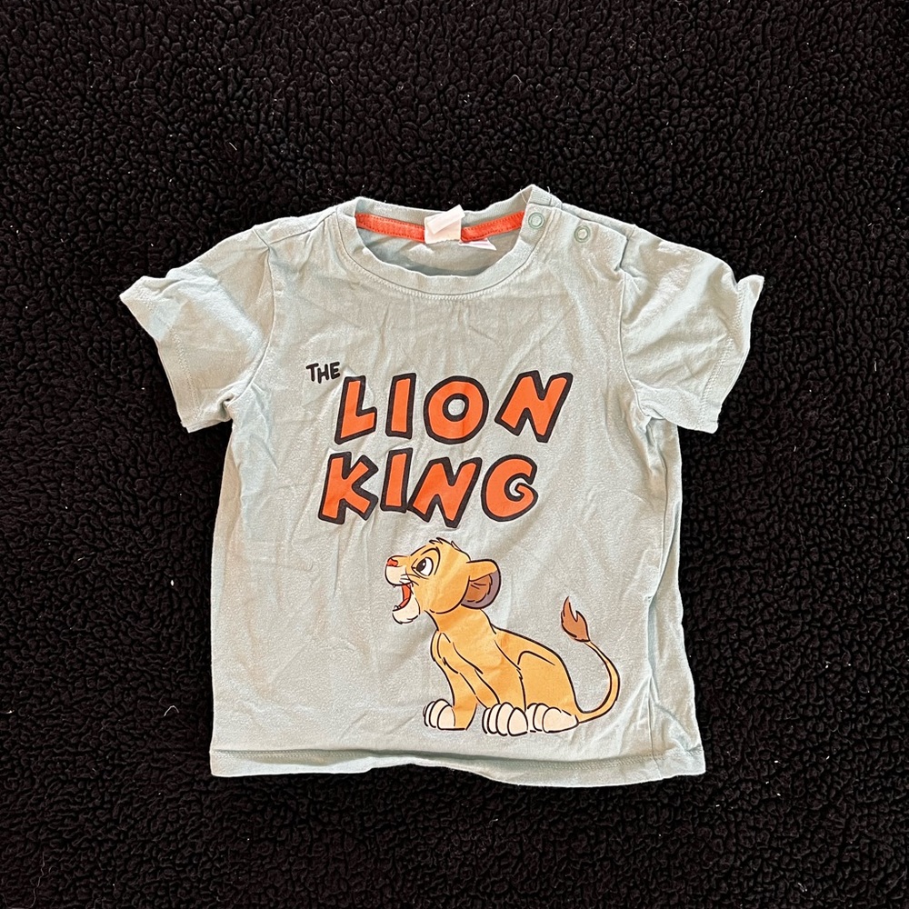 H&M lion king shirt